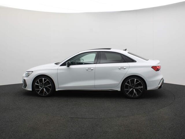 Audi A3 Limousine 35 TFSI 150PK S edition | Panoramadak | Stoelverwarming | 19-Inch | Ambient-Lightning | Adaptive-Cruise | Achterruitrijcamera |