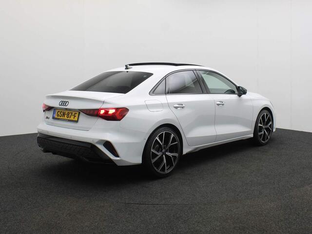 Audi A3 Limousine 35 TFSI 150PK S edition | Panoramadak | Stoelverwarming | 19-Inch | Ambient-Lightning | Adaptive-Cruise | Achterruitrijcamera |