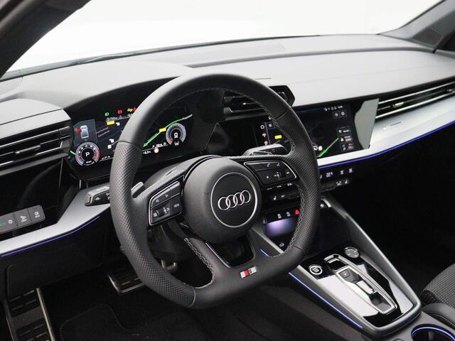 Audi A3 Limousine 35 TFSI 150PK S edition | Panoramadak | Stoelverwarming | 19-Inch | Ambient-Lightning | Adaptive-Cruise | Achterruitrijcamera |