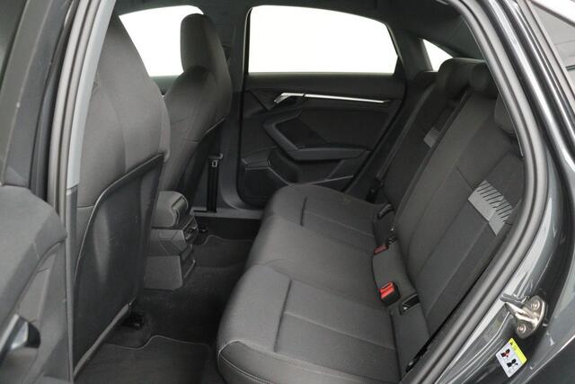 Audi A3 35 TFSI Business Edition | Carplay | Sportstoelen | Virtual Cockpit | Full LED | Navigatie | Audi Sound | PDC | Climate control