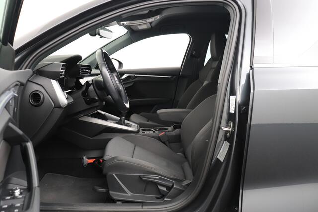 Audi A3 Limousine 30 TFSI Sport NW-Model Sportstoelen LMV 17' Carplay LED