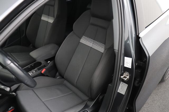 Audi A3 Limousine 30 TFSI Sport NW-Model Sportstoelen LMV 17' Carplay LED