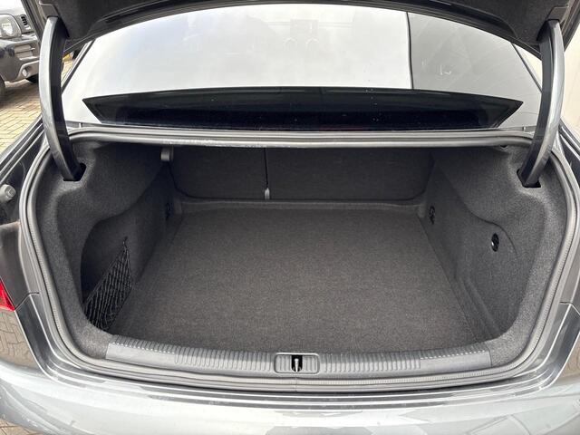 Audi A3 Limousine 30 TDI Sport S Line LEDER XENON LMV NAVIGATIE