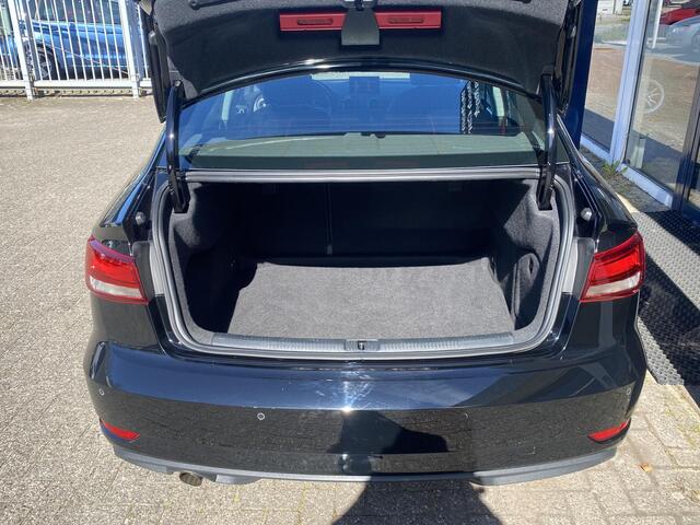 Audi A3 Limousine 30 TFSI Pro Line / NL-Auto / Cruise-Control / Radio-Bluetooth / Navi / Xenon koplampen / Elektr.-Pakket / Armsteun-Voor / PDC-Achter / 16'' LMV / All-Season / ENZ.