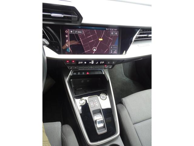 Audi A3 Limousine 35 TFSI S line edition Automaat, F1-Flippers, Sport Interieur, Key-Less, Navigatie, Multimedia, Airco/ECC, CruiseControl, Parkeersensoren, LM-velgen, Led