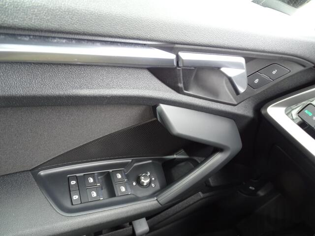 Audi A3 Limousine 35 TFSI S line edition Automaat, F1-Flippers, Sport Interieur, Key-Less, Navigatie, Multimedia, Airco/ECC, CruiseControl, Parkeersensoren, LM-velgen, Led