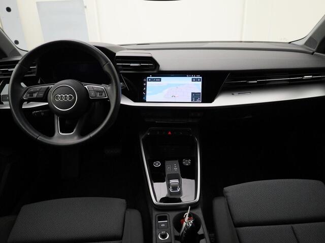 Audi A3 Limousine 30 TFSI/110PK Business edition · Navigatie · Parkeersensoren · LED