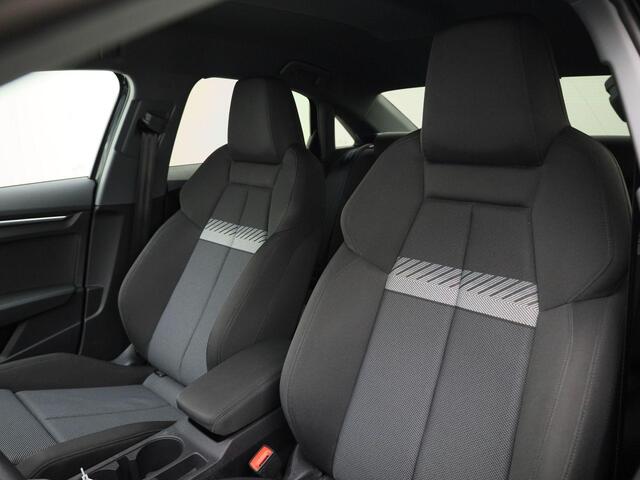 Audi A3 Limousine 30 TFSI/110PK Business edition · Navigatie · Parkeersensoren · LED