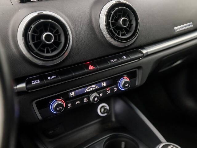 Audi A3 Limousine 30 TFSI Sport (DIGITAL COCKPIT, GROOT NAVI, CLIMATE, GETINT GLAS, LED KOPLAMPEN, SPORTSTOELEN, PARKEERSENSOREN, DYNAMISCHE KNIPPERLICHTEN, CRUISE, NIEUWE APK, NIEUWSTAAT)