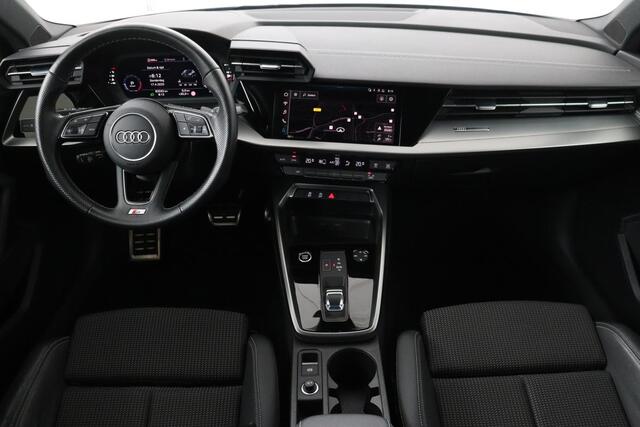 Audi A3 35 TFSI S edition | Adaptive cruise | Carplay | Sportstoelen | Virtual Cockpit | Full LED | Navigatie | Climate control | S Line