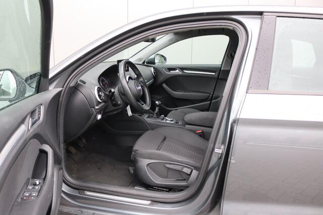 Audi A3 Limousine 116PK TFSI Sport S Line Edition Navigatie/Camera/Stoelverwarming/Parkeerhulp tekst aanvullen en klaar