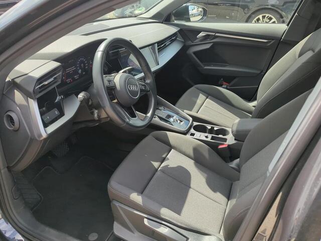 Audi A3 Limousine 30 TFSI Pro Line / Digitale Cockpit / Parkeersensoren Voor & Achter / 16" LMV / Cruise Control