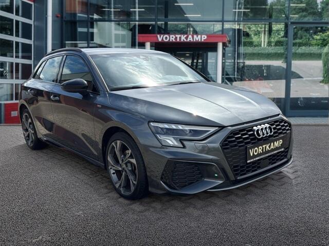 Audi A3 35 TFSI S-LINE CAMERA/NAVI/CARPLAY/ACC
