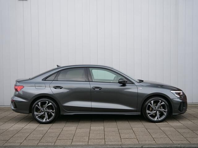 Audi A3 Limousine 30 TFSI S edition 111 Pk Automaat Navi / DAB / Apple Carplay / PDC / Leer