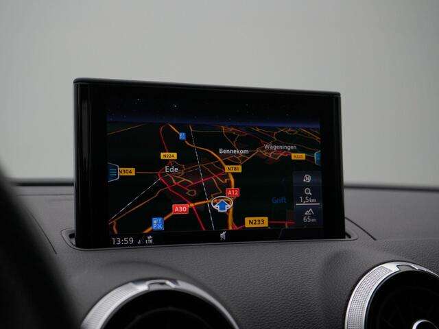 Audi A3 Limousine 30 TFSI 116 pk Sport S-Line Edition | Navigatie | Parkeersensoren achter | Drive Select | LED