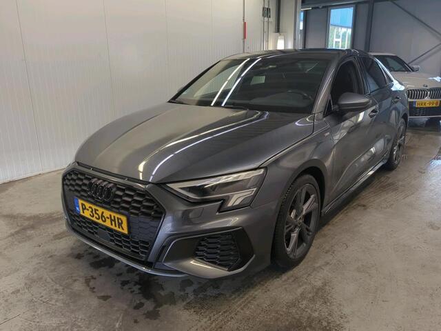 Audi A3 Limousine 30 TFSI S edition | Navi | Virtual | Stoel Verwarming |