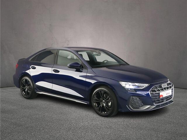 Audi A3 Limousine 30 TFSI S Edition | Trekhaak | Carbon | Sonos | Grootlichtassist | Adapt. Cruise | Sfeerverlichting | 18 inch | S Line