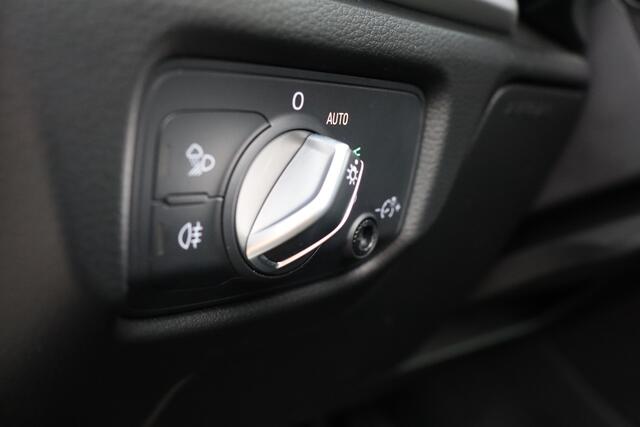 Audi A3 Limousine 30 TFSI Sport S Line Edition Active Info
