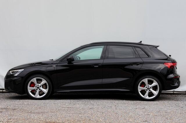 Audi A3 Sportback 45 TFSIe S-Line - 245 pk **Full Led / Park assist / El achterklep