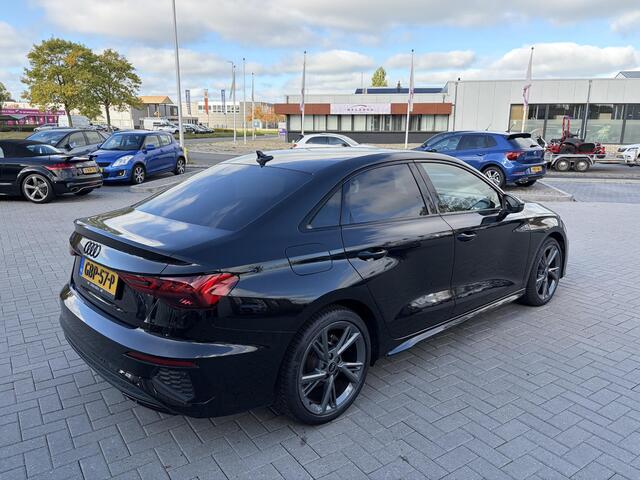 Audi A3 Limousine 30 TFSi Automaat S-Line | Zwart Optiek | LED | Keyless | Navigatiesysteem | CarPlay | Digitaal Dashboard | Adaptive Cruise | 18 Inch | 11.292 Km!!