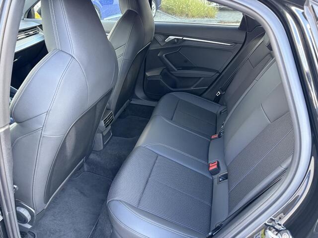 Audi A3 Limousine 30 TFSi Automaat S-Line | Zwart Optiek | LED | Keyless | Navigatiesysteem | CarPlay | Digitaal Dashboard | Adaptive Cruise | 18 Inch | 11.292 Km!!