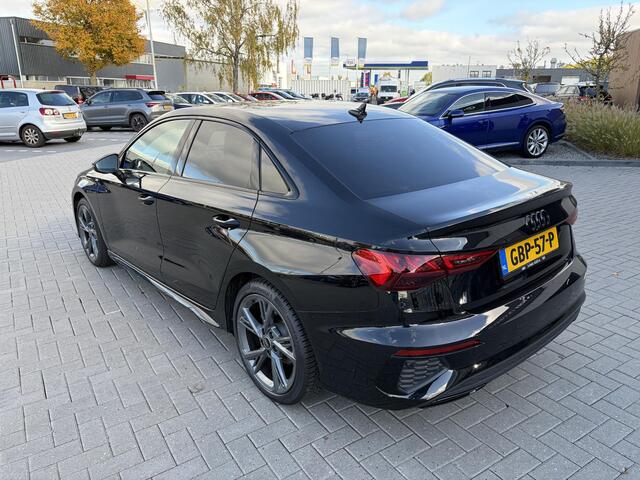 Audi A3 Limousine 30 TFSi Automaat S-Line | Zwart Optiek | LED | Keyless | Navigatiesysteem | CarPlay | Digitaal Dashboard | Adaptive Cruise | 18 Inch | 11.292 Km!!