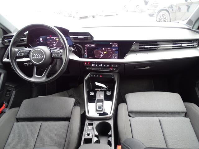 Audi A3 Limousine 35 TFSI S line edition Automaat, F1-Flippers, Sport Interieur, Key-Less, Navigatie, Multimedia, Airco/ECC, CruiseControl, Parkeersensoren, LM-velgen, Led