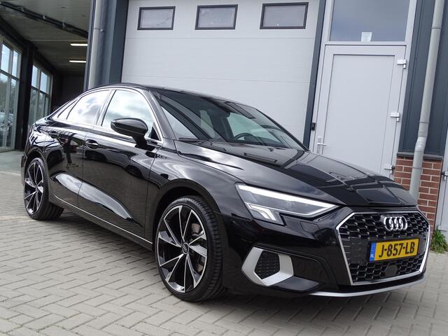 Audi A3 Limousine 35 TFSI S line edition Automaat, F1-Flippers, Sport Interieur, Key-Less, Navigatie, Multimedia, Airco/ECC, CruiseControl, Parkeersensoren, LM-velgen, Led