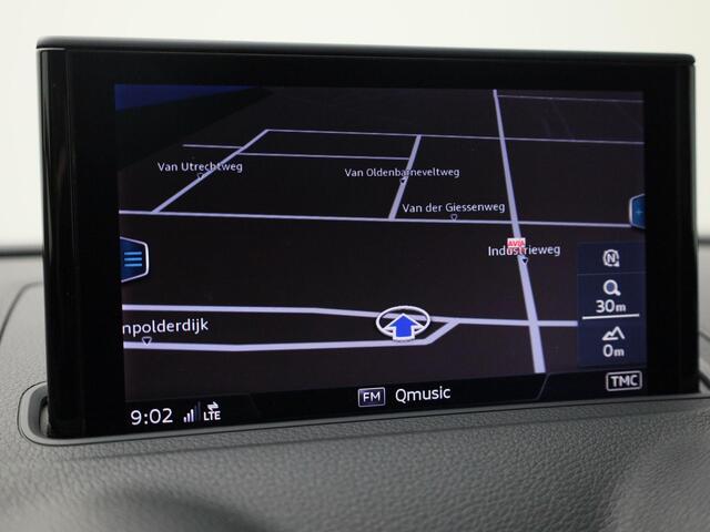 Audi A3 Limousine 35 TFSI/150PK S-tronic S Line · Panoramadak · Trekhaak · Camera + Parkeersensoren