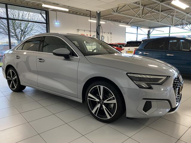 Audi A3 Limousine 35 TFSI Business edition Adaptieve cruise contr. + Parkeerassistent