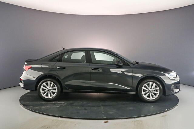 Audi A3 Limousine 30 TFSI Business edition | Cruise control | Carplay | Parkeer sensoren |