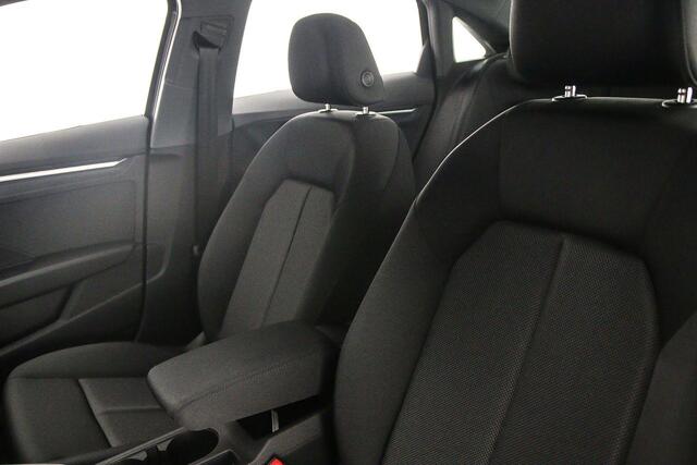 Audi A3 Limousine 30 TFSI Business edition | Cruise control | Carplay | Parkeer sensoren |
