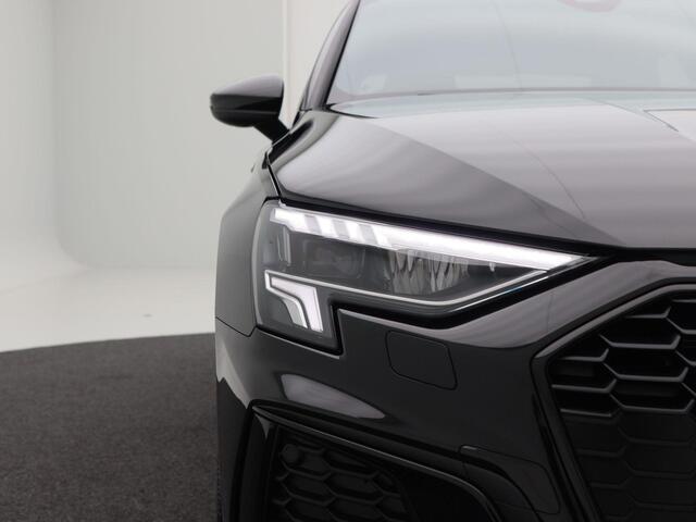 Audi A3 Limousine 30 TFSi Automaat S-Line | Zwart Optiek | LED | Keyless | Navigatiesysteem | CarPlay | Digitaal Dashboard | Adaptive Cruise | 18 Inch | 11.292 Km!!
