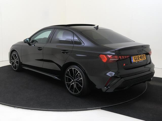 Audi A3 Limousine 35 TFSI S edition | Panoramadak | SONOS audio | Parkeerassistent | Achteruitrijcamera | Adaptieve cruise control | Virtual cockpit Plus | Alcantara/leder bekleding | Navigatie |