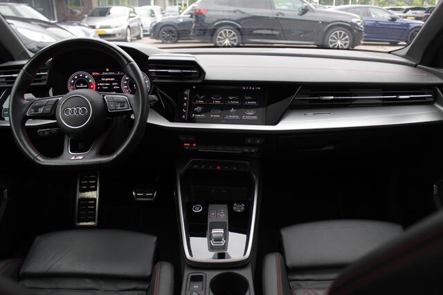 Audi A3 Limousine 30 TFSI S edition / Panoramadak / Camera / Head-up / Luxe Leder / B&O / Carbon spoiler / Dodehoek / Navigatie / ACC / DAB