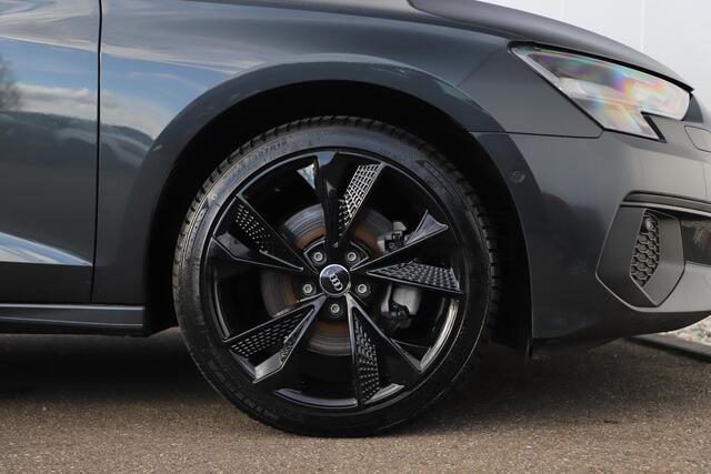Audi A3 Limousine 30 TFSI Pro Line Automaat Black Edition Navigatie Carplay Android Climate Cruise Control Parkeersensor LED Rijstrooksensor 18 inch RS Look Velgen All-season banden!