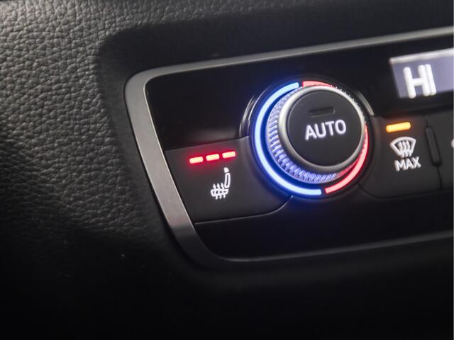 Audi A3 Limousine 35 TFSI S-Line Sport 150Pk Automaat (GROOT NAVI, CLIMATE, BANG&OLUFSEN, STOELVERWARMING, SPORTSTOELEN, LED KOPLAMPEN, GETINT GLAS, CRUISE, NIEUWSTAAT)