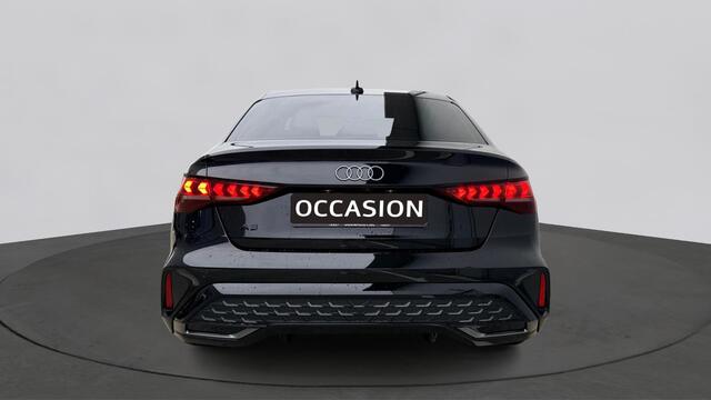Audi A3 Limousine 30 TFSI 116Pk S Edition / Stoelverwarming / Camera / 19'' LMV