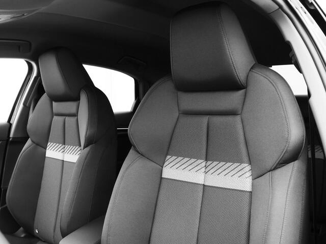Audi A3 Limousine 30 TFSI Advanced edition 116 PK · Assis.pak Driving+Parking plus · Privacyglas · 3-spaaks sport mf+ afgevl padd