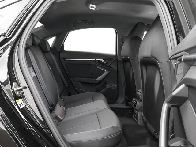 Audi A3 Limousine 30 TFSI Advanced edition 116 PK · Assis.pak Driving+Parking plus · Privacyglas · 3-spaaks sport mf+ afgevl padd