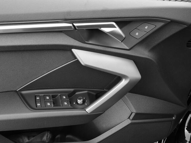 Audi A3 Limousine 30 TFSI Advanced edition 116 PK · Assis.pak Driving+Parking plus · Privacyglas · 3-spaaks sport mf+ afgevl padd