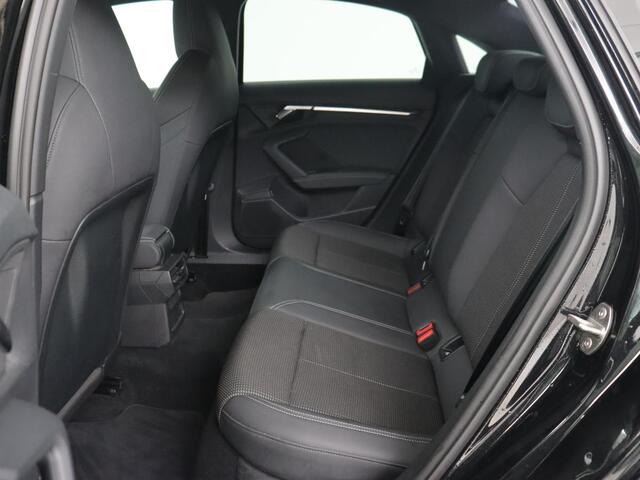 Audi A3 35 TFSI S edition | Carplay | Navigatie | Sportstoelen | Half leder | Full LED | Camera | Virtual Cockpit | 19'' | Climate control | Bluetooth | Cruise control | S Line