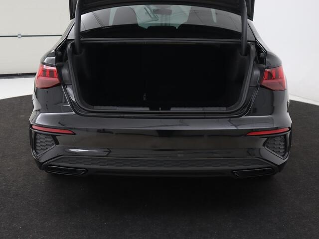 Audi A3 35 TFSI S edition | Carplay | Navigatie | Sportstoelen | Half leder | Full LED | Camera | Virtual Cockpit | 19'' | Climate control | Bluetooth | Cruise control | S Line