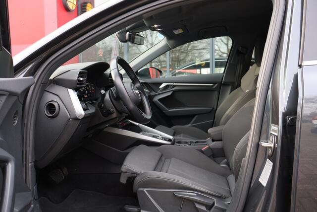 Audi A3 Limousine 30 TFSI Business edition | Origineel NL | Navigatie | Trekhaak | Climate Control | Cruise Control |