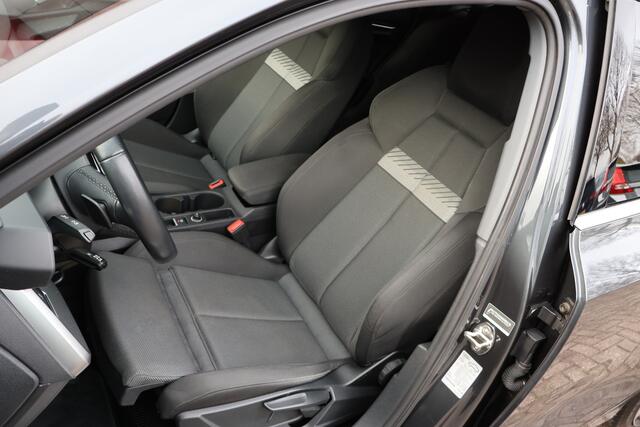 Audi A3 Limousine 30 TFSI Business edition | Origineel NL | Navigatie | Trekhaak | Climate Control | Cruise Control |