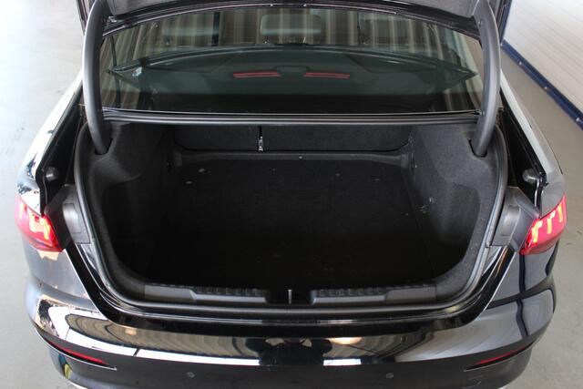 Audi A3 Limousine 30 TFSI Advanced edition Adapt. Cruise | Carplay | Sportstoelen | Navi | Full LED | Clima | 17" LMV | PDC V+A