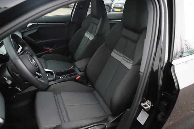 Audi A3 Limousine 30 TFSI Advanced edition Trekhaak Sportstoelen Navigatie Carplay Android Full LED 17 inch LMV Clima Adaptive Cruise