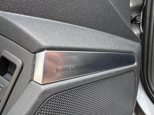 Audi A3 45 TFSI e S-line Competition 245PK RS stoelen Massage Panoramadak Bang en Olufsen Head-Up Hybride ACC Matrix