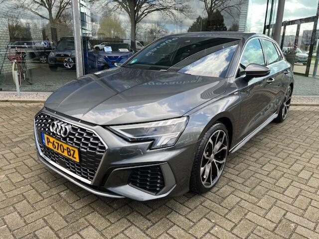 Audi A3 30 TFSI S EDITION S-LINE IN en EXTERIEUR AUTOMAAT