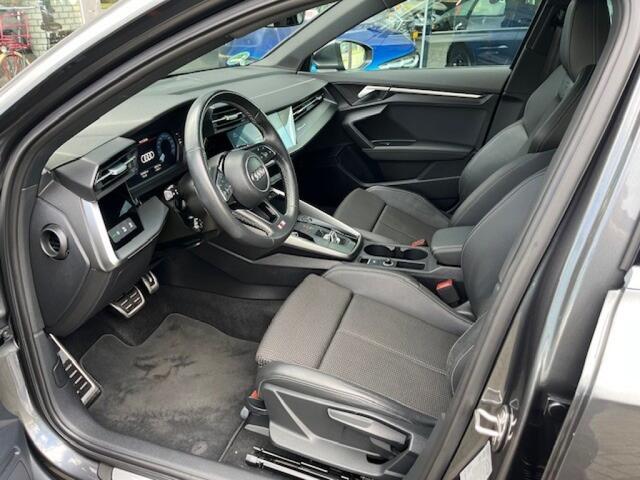 Audi A3 30 TFSI S EDITION S-LINE IN en EXTERIEUR AUTOMAAT